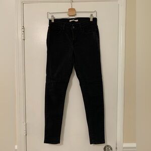 Black Levi’s 710 Super Skinny size 28